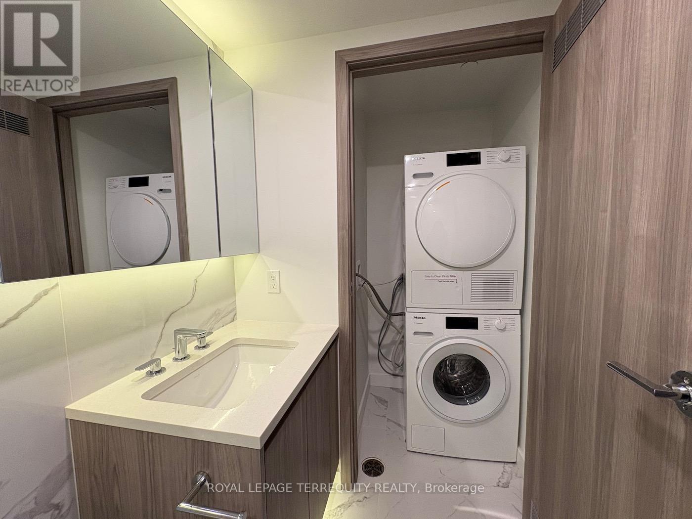 3810 - 3 Concord Cityplace Way, Toronto, Ontario  M5V 0X4 - Photo 19 - C12732814