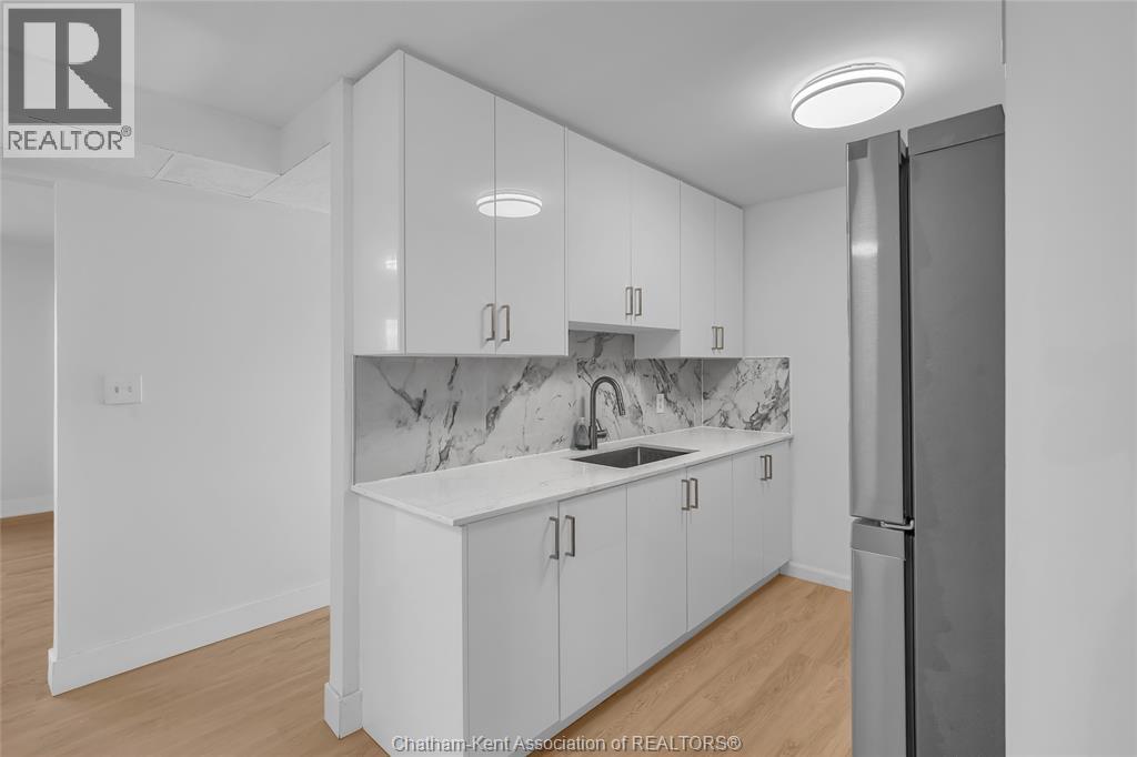 MLS# 26002020: 25 Orchard Heights DRIVE Unit# 11, Chatham, Canada