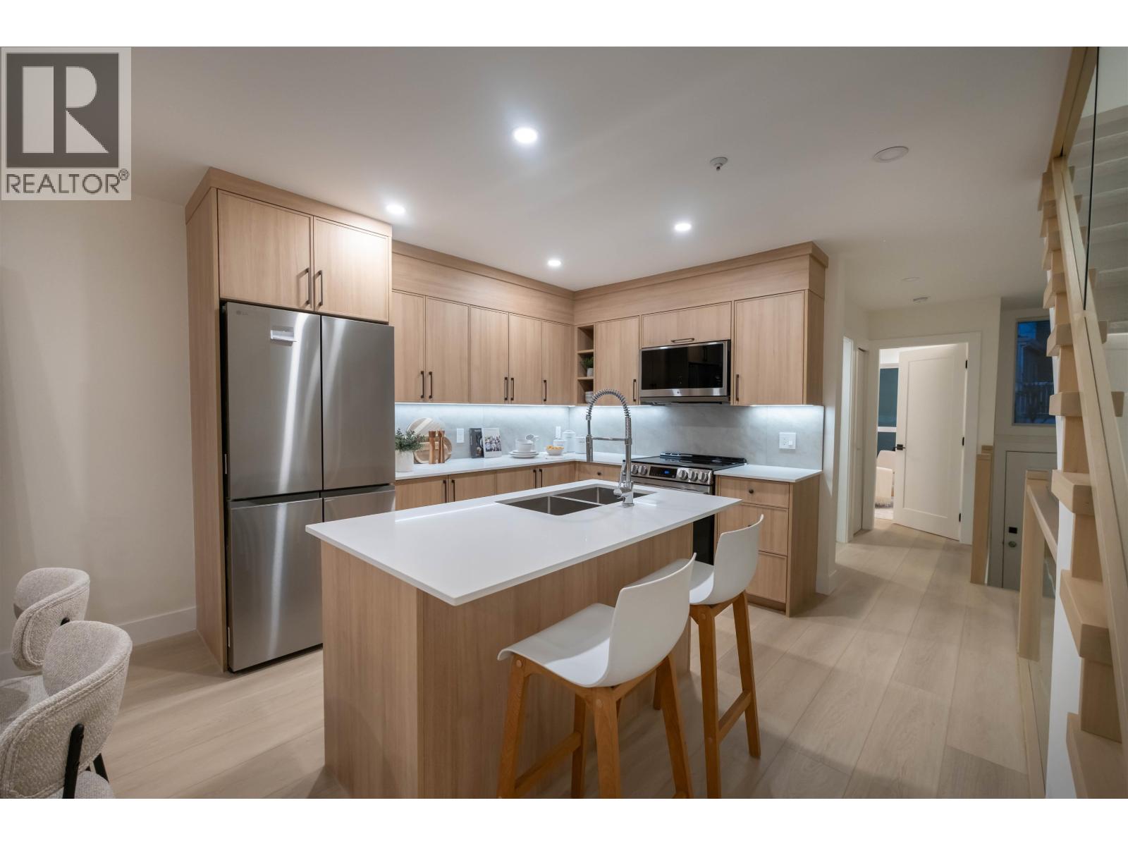 3350 Cobblestone Avenue, Vancouver, British Columbia  V5S 4S4 - Photo 7 - R3082801