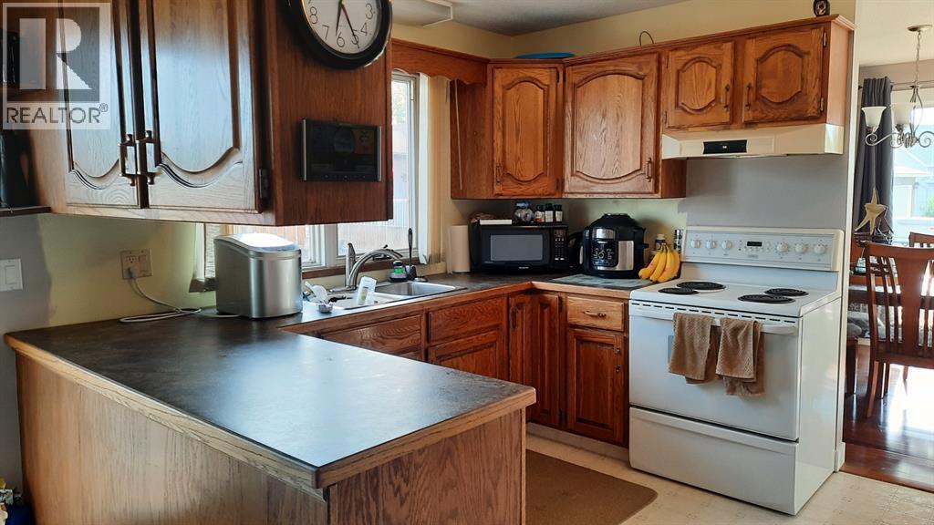 706 Bankview Close, Drumheller, Alberta  T0J 0Y6 - Photo 7 - A2266157