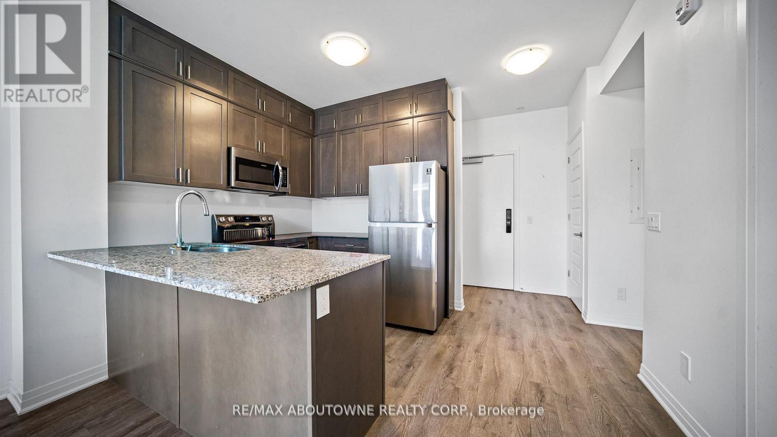 004 - 95 Dundas Street W, Oakville, Ontario  L6M 5N4 - Photo 3 - W12732770