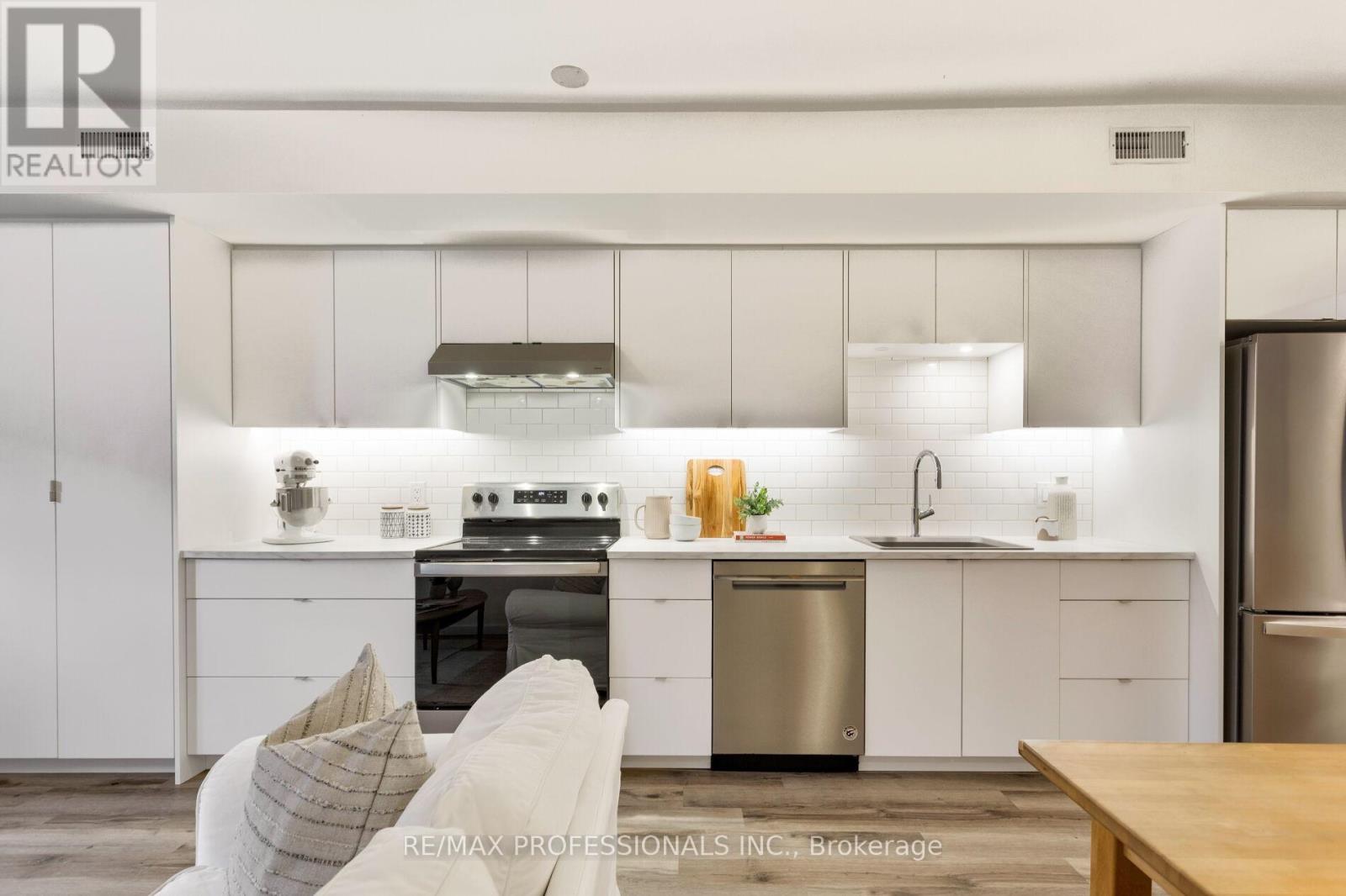 163 1/2 Campbell Avenue, Toronto, Ontario  M6P 3V3 - Photo 36 - W12732810