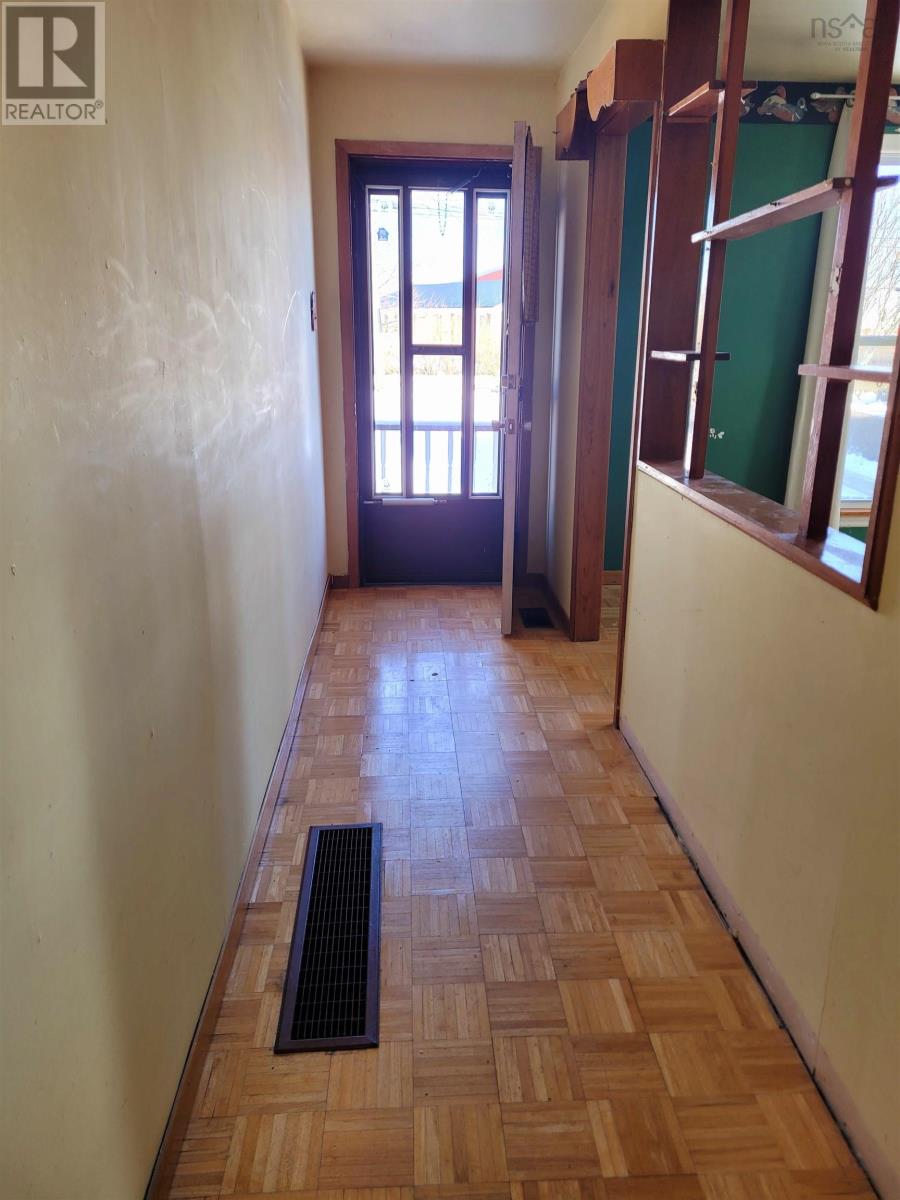 5 Currie Street, Glace Bay, Nova Scotia  B1A 5E2 - Photo 6 - 202601415