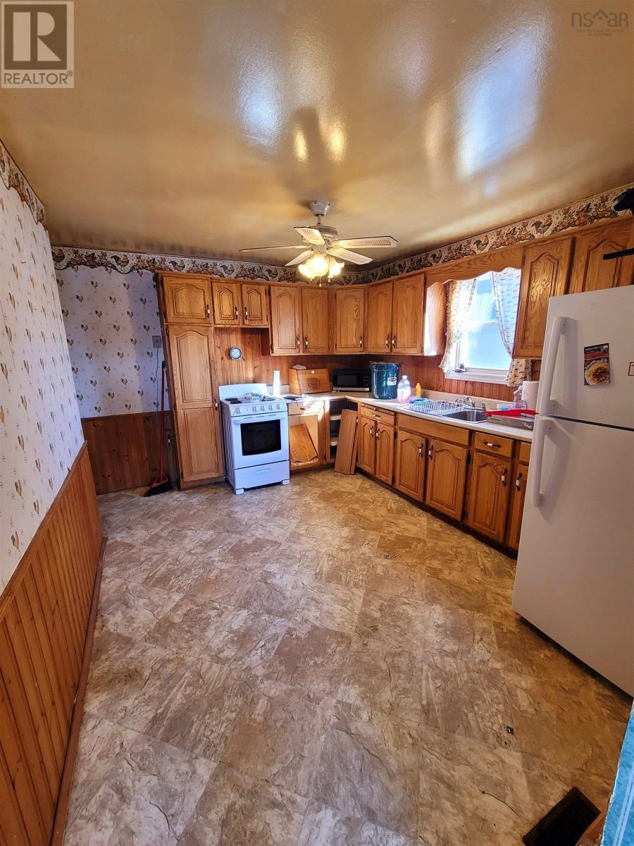 5 Currie Street, Glace Bay, Nova Scotia  B1A 5E2 - Photo 3 - 202601415