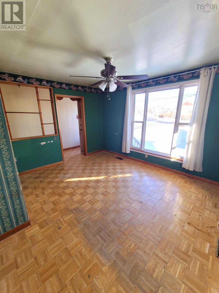 5 Currie Street, Glace Bay, Nova Scotia  B1A 5E2 - Photo 4 - 202601415