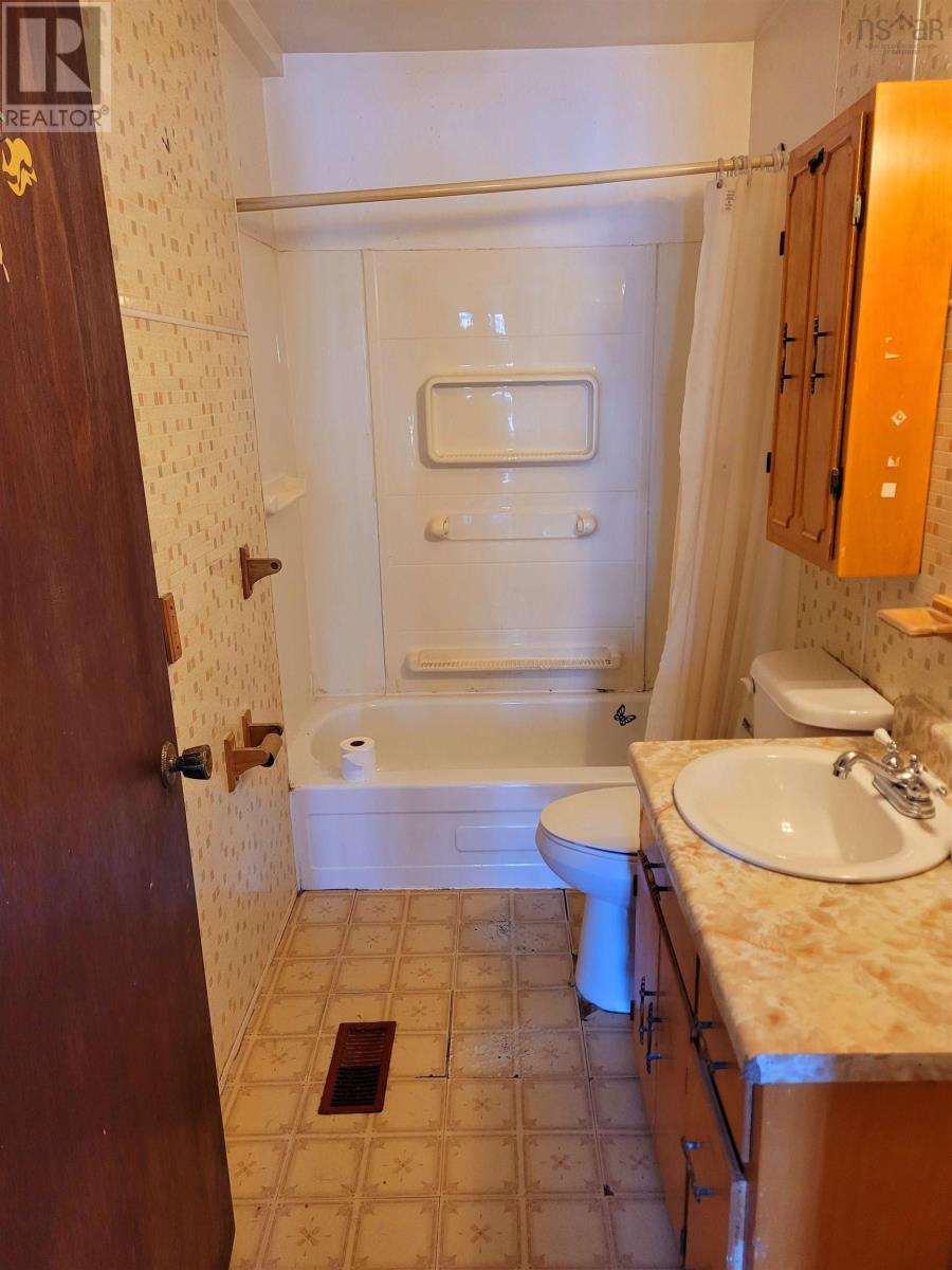 5 Currie Street, Glace Bay, Nova Scotia  B1A 5E2 - Photo 8 - 202601415