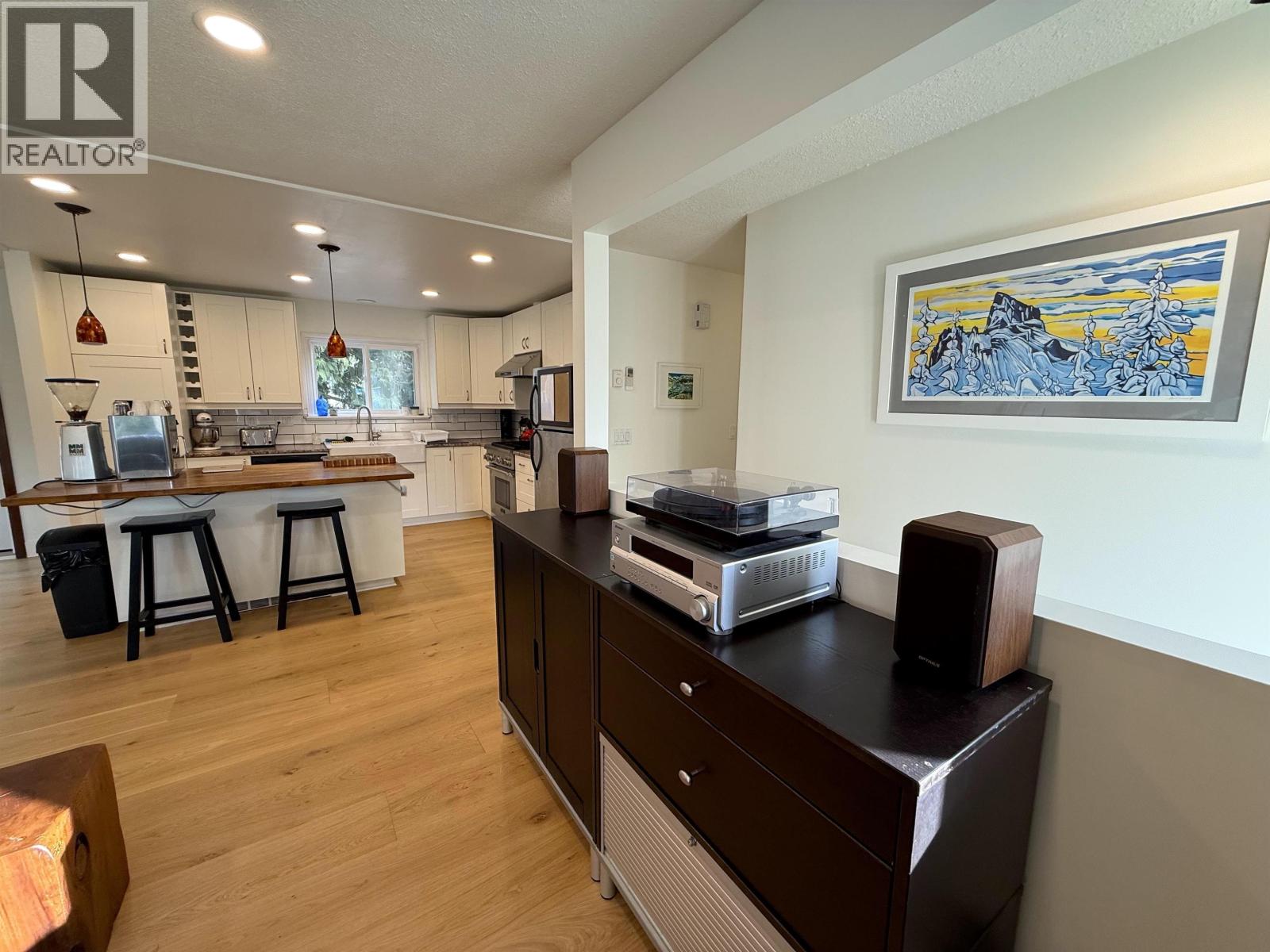 1212 Parkwood Place, Squamish, British Columbia  V0N 1H0 - Photo 4 - R3082875