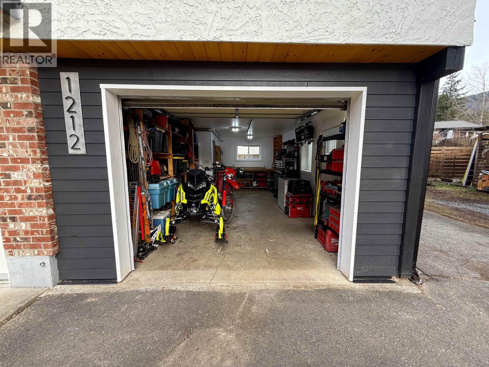 1212 Parkwood Place, Squamish, British Columbia  V0N 1H0 - Photo 7 - R3082875