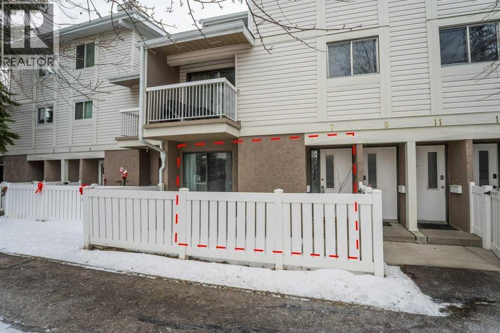 7, 3015 51 Street SW, Calgary, Alberta