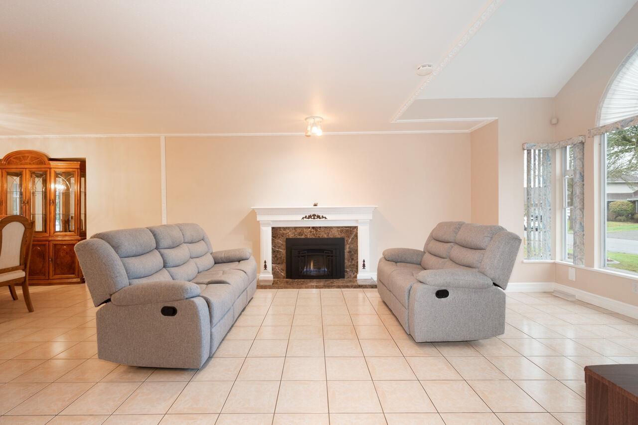 6081 185b Street, Surrey, British Columbia  V3S 7P6 - Photo 5 - R3083654