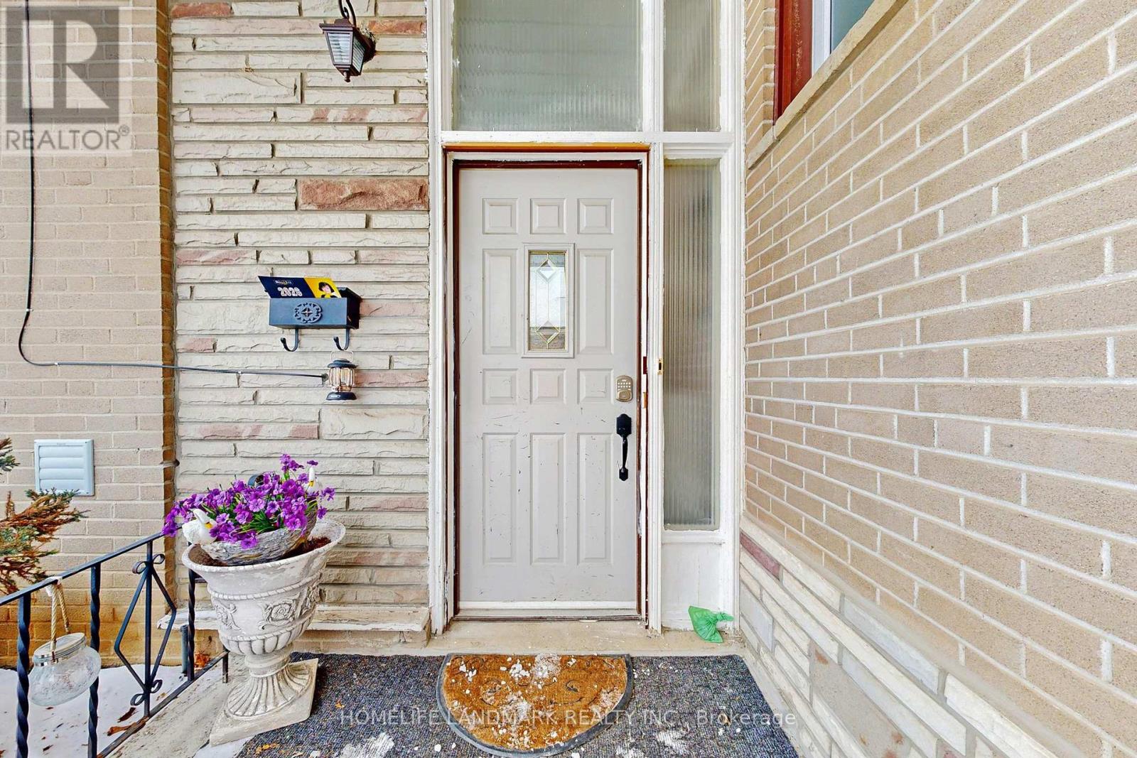 20 Howard Drive, Toronto, Ontario  M2K 1K5 - Photo 4 - C12730024