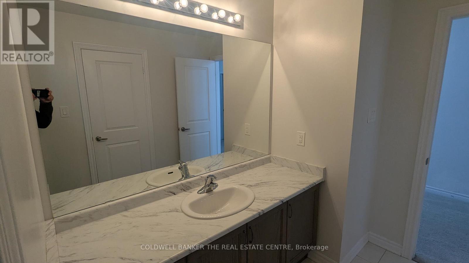 < - 1047 Barton Way, Innisfil, Ontario  L9S 0N5 - Photo 27 - N12613924