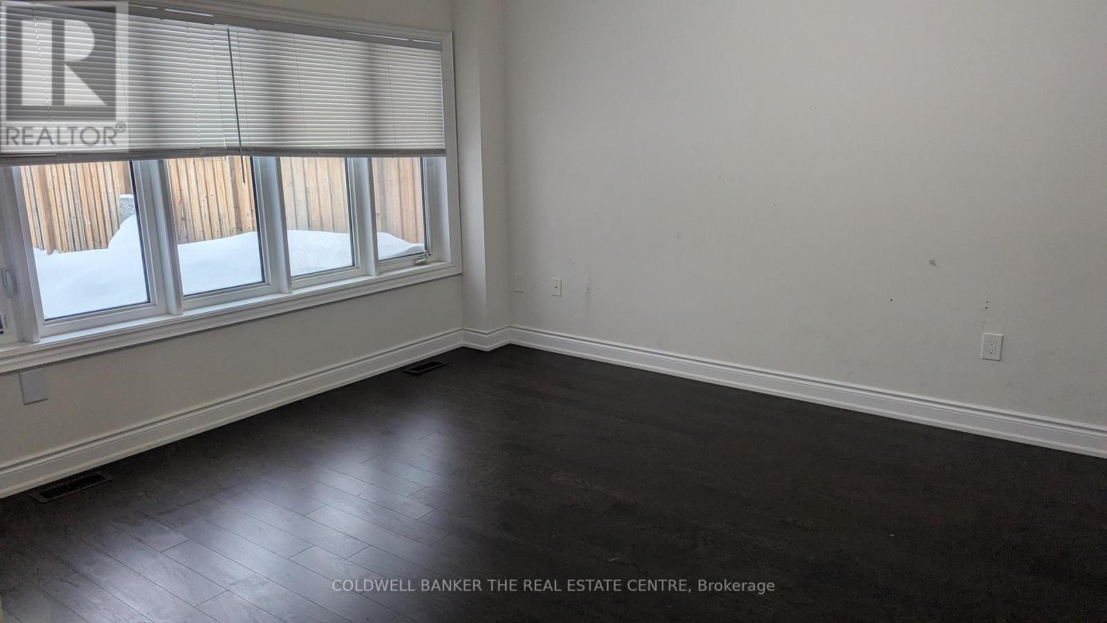 < - 1047 Barton Way, Innisfil, Ontario  L9S 0N5 - Photo 7 - N12613924