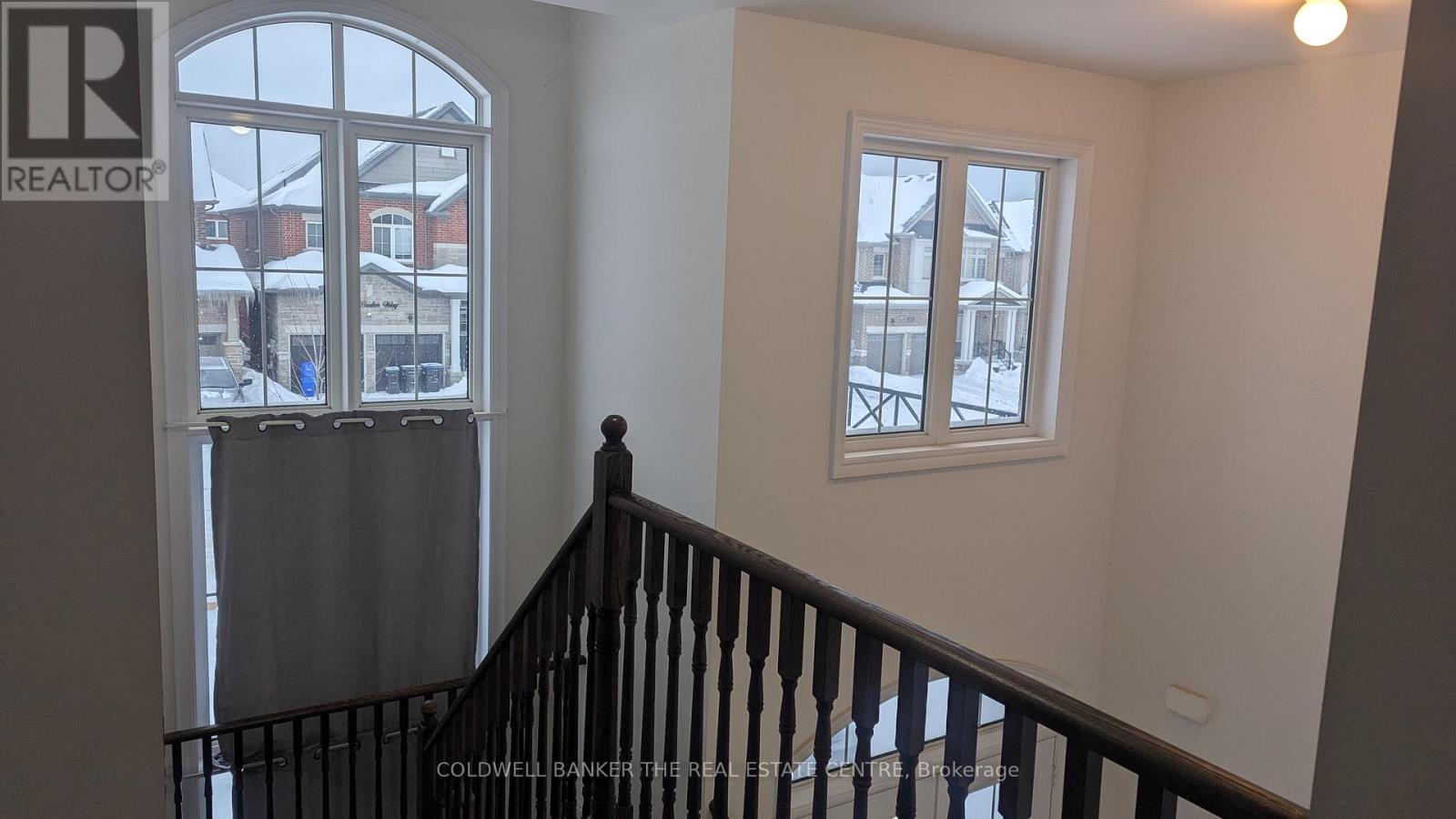 < - 1047 Barton Way, Innisfil, Ontario  L9S 0N5 - Photo 10 - N12613924