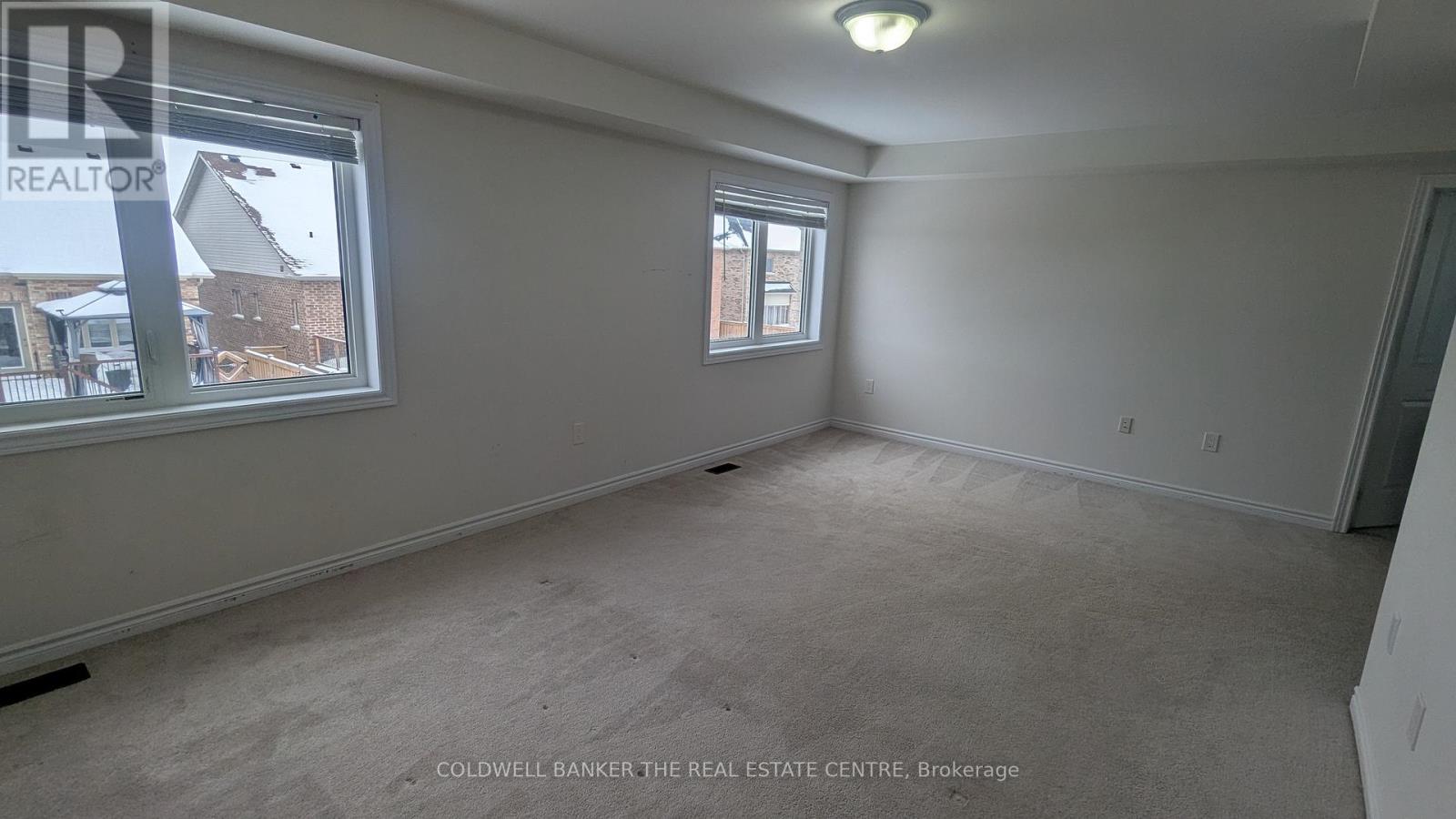 < - 1047 Barton Way, Innisfil, Ontario  L9S 0N5 - Photo 19 - N12613924