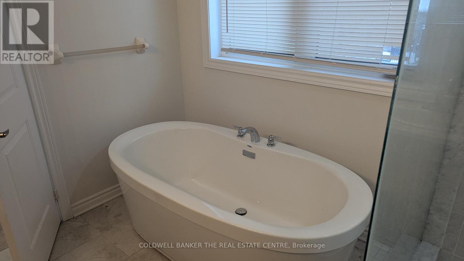 < - 1047 Barton Way, Innisfil, Ontario  L9S 0N5 - Photo 16 - N12613924