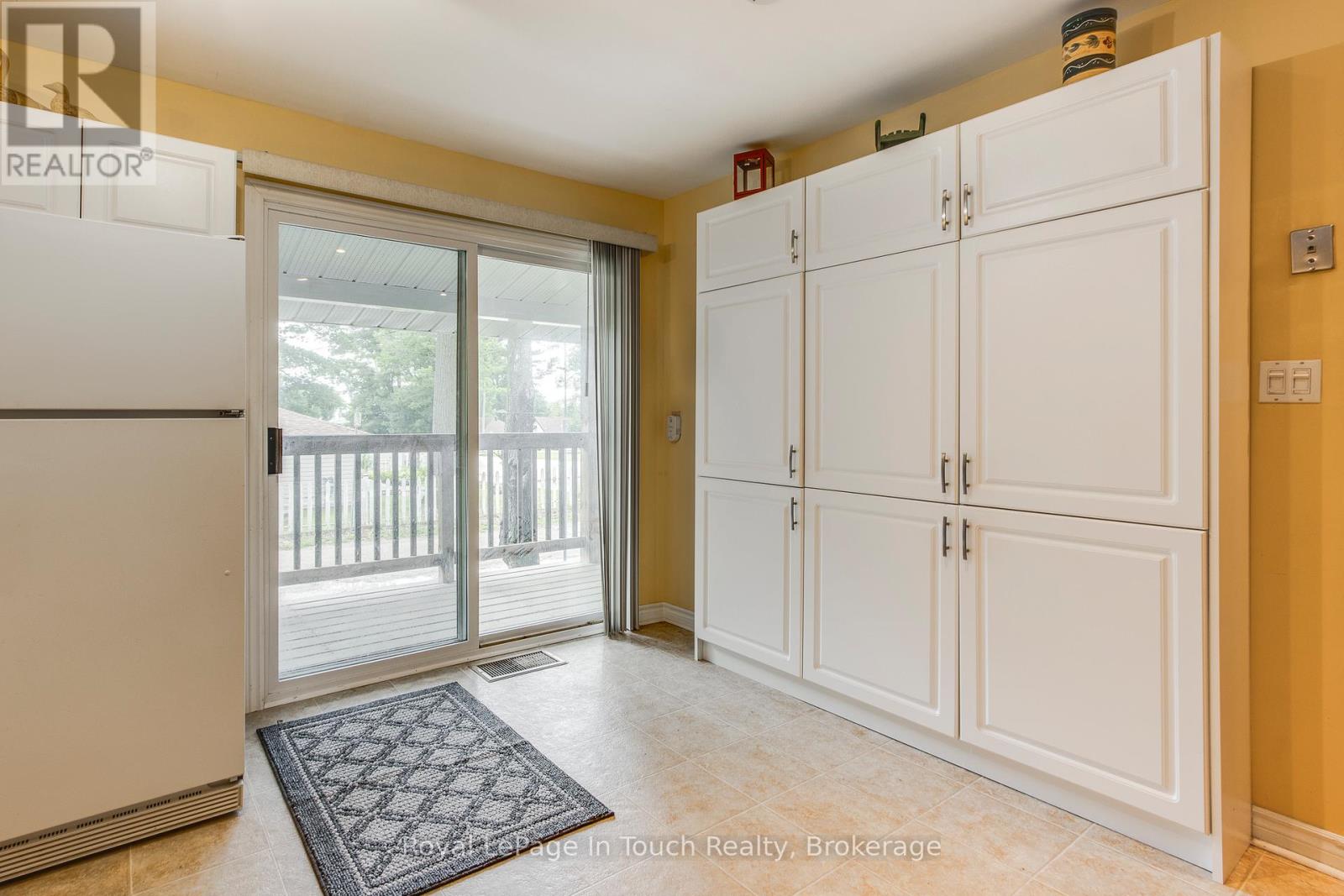 349 Balm Beach Road W, Tiny, Ontario  L0L 2J0 - Photo 11 - S12732976