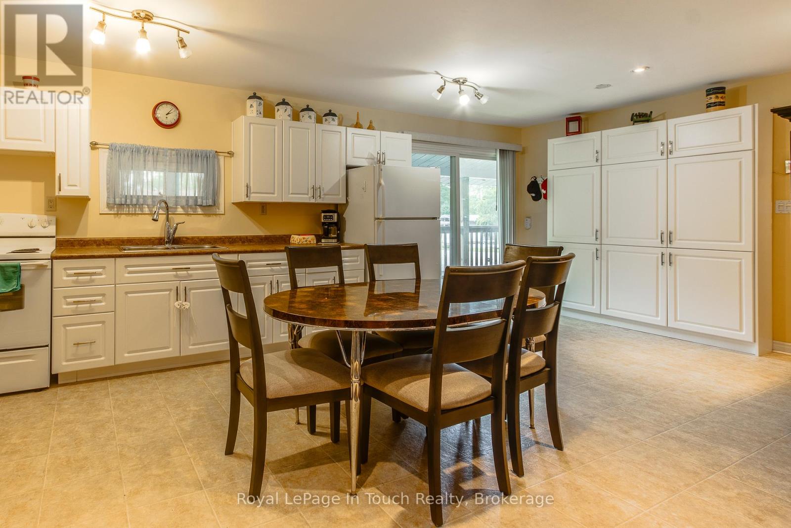 349 Balm Beach Road W, Tiny, Ontario  L0L 2J0 - Photo 6 - S12732976