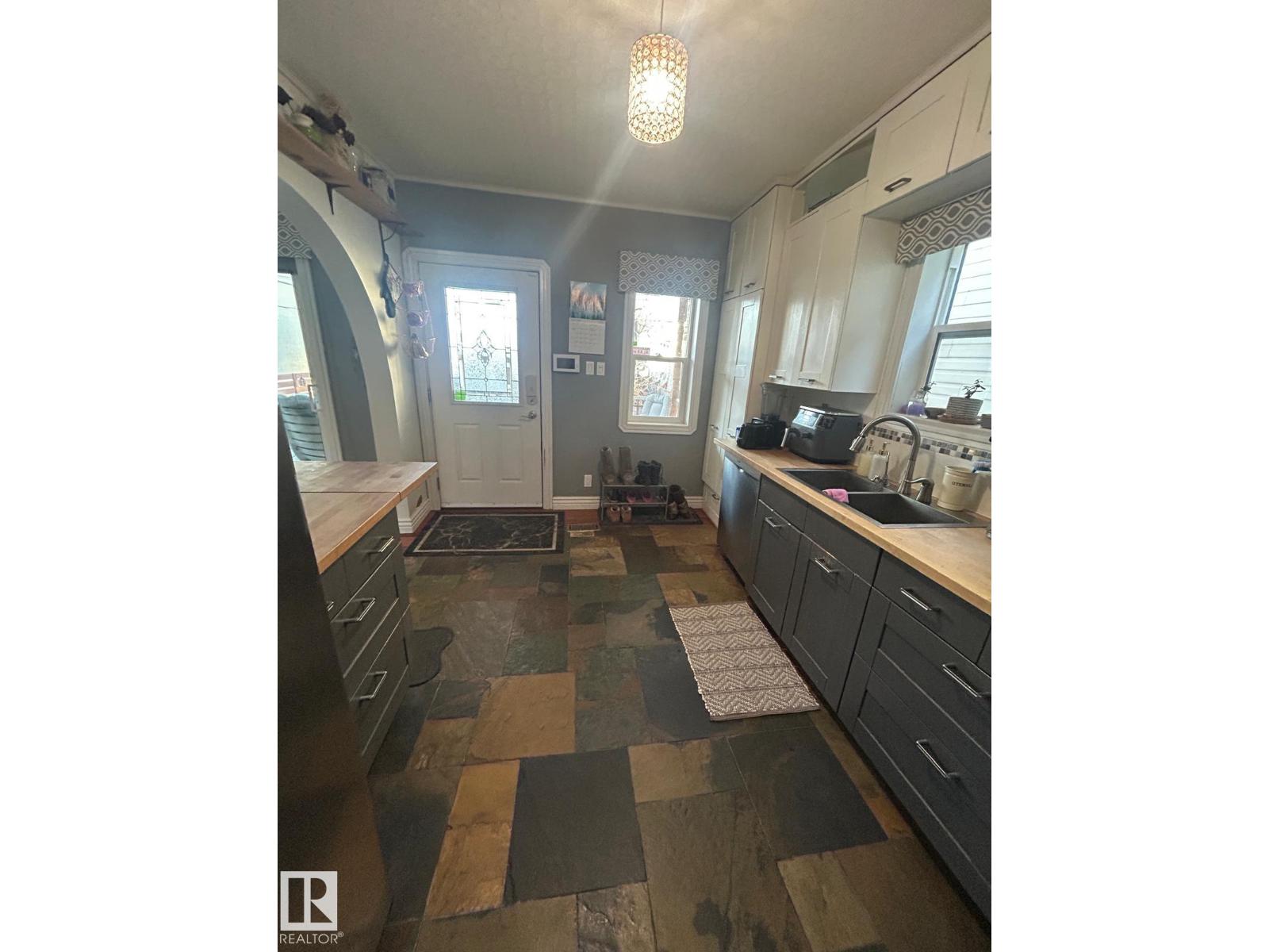 11406 96 St Nw, Edmonton, Alberta  T5G 1T4 - Photo 10 - E4470006