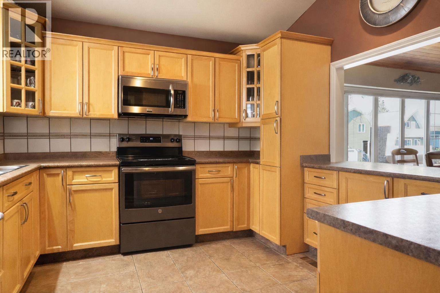 46 Charles Street, Kitimat, British Columbia  V8C 2J3 - Photo 2 - R3078864