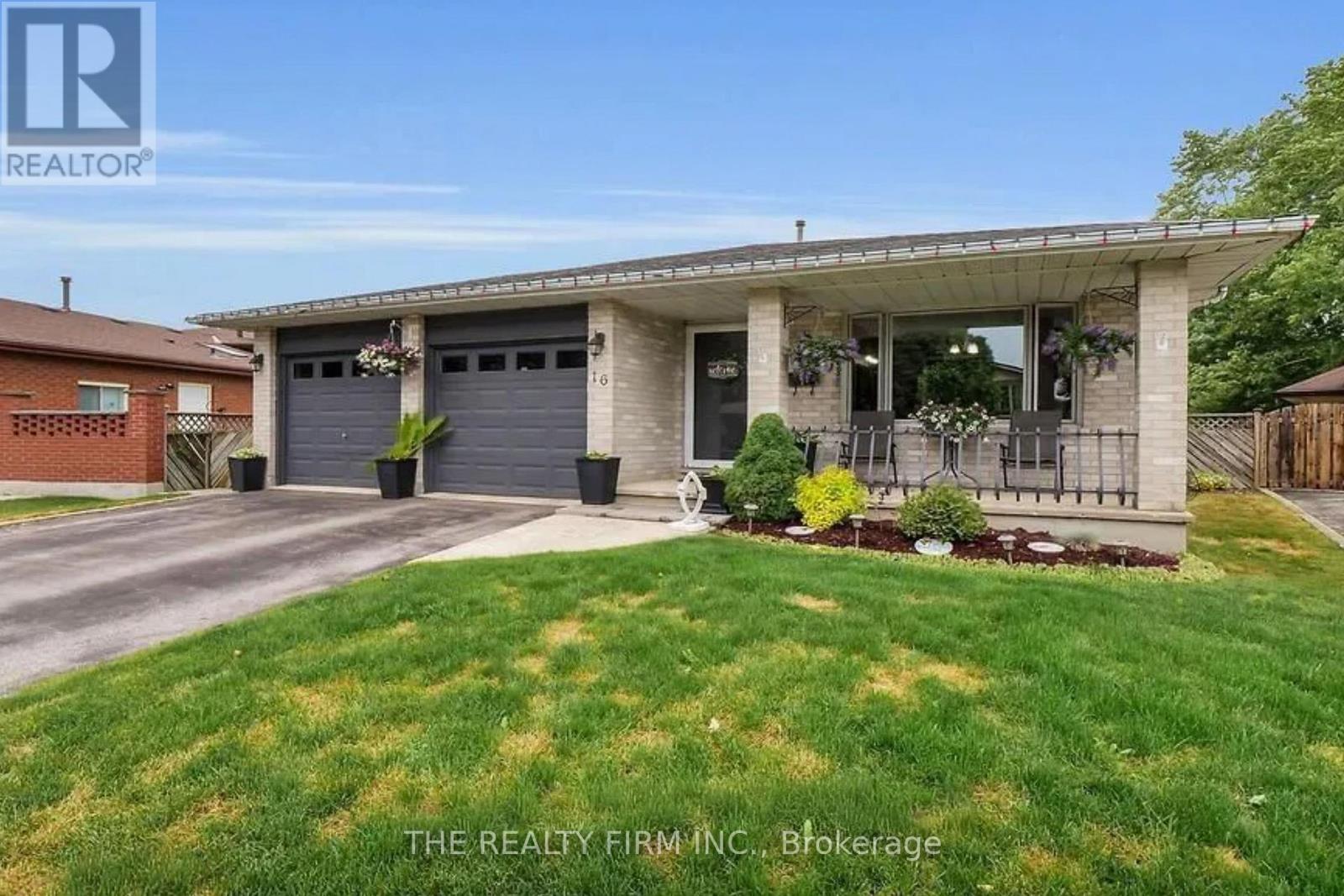 16 CLASSIC CRESCENT, London East, Ontario