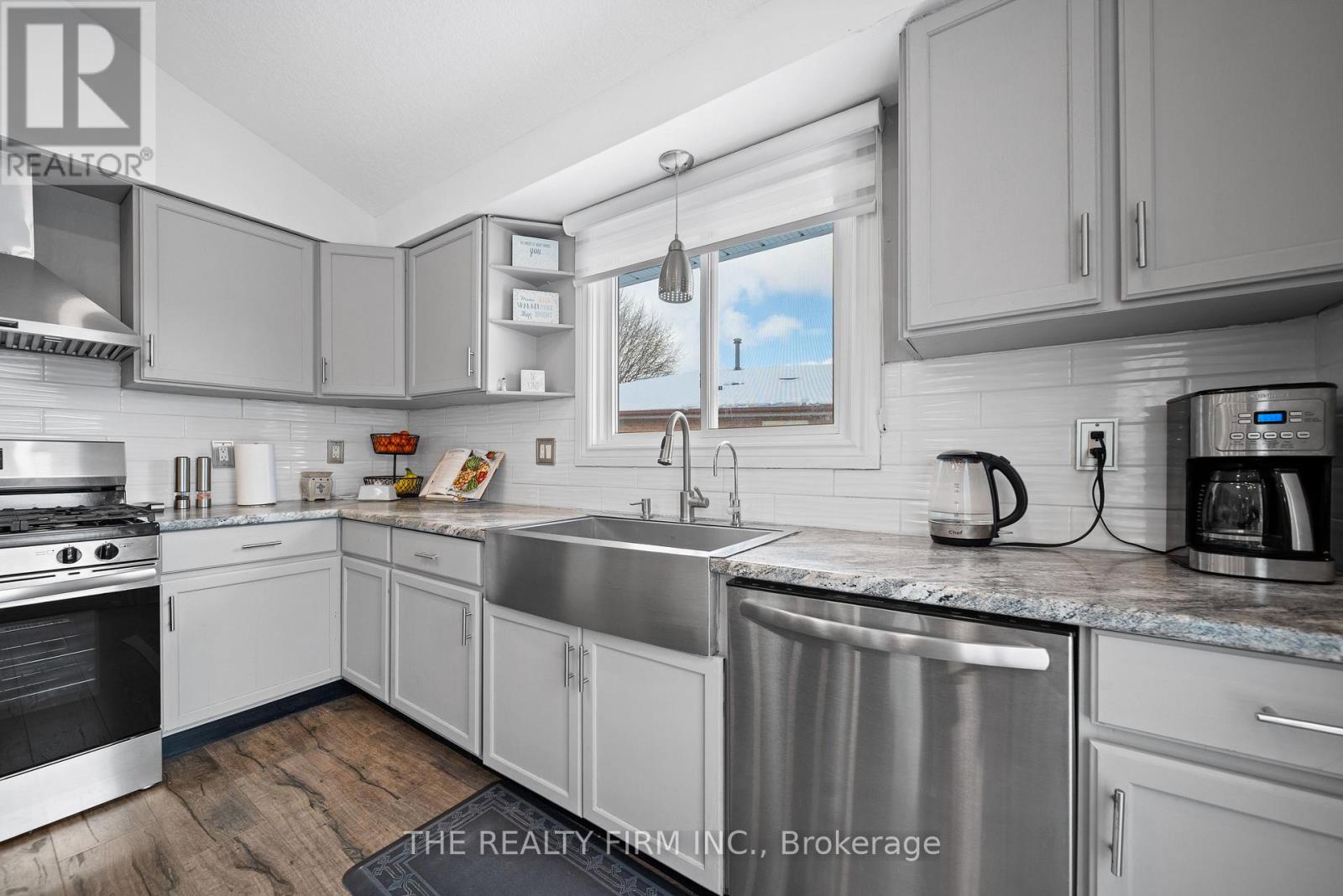 16 Classic Crescent, London East, Ontario  N5W 5T8 - Photo 10 - X12732838