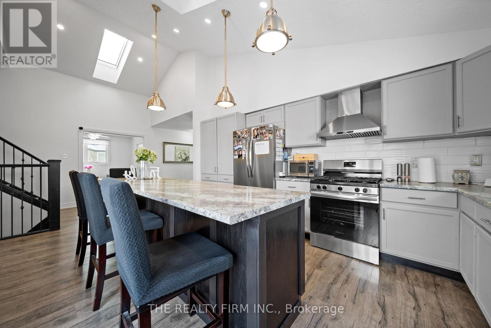 16 Classic Crescent, London East, Ontario  N5W 5T8 - Photo 12 - X12732838