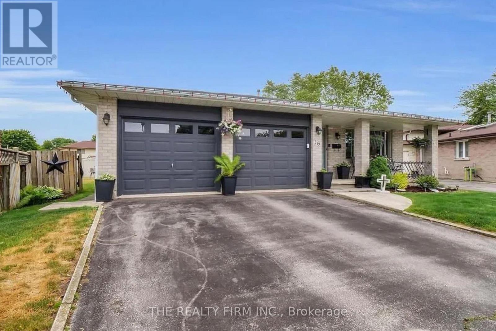 16 Classic Crescent, London East, Ontario  N5W 5T8 - Photo 2 - X12732838