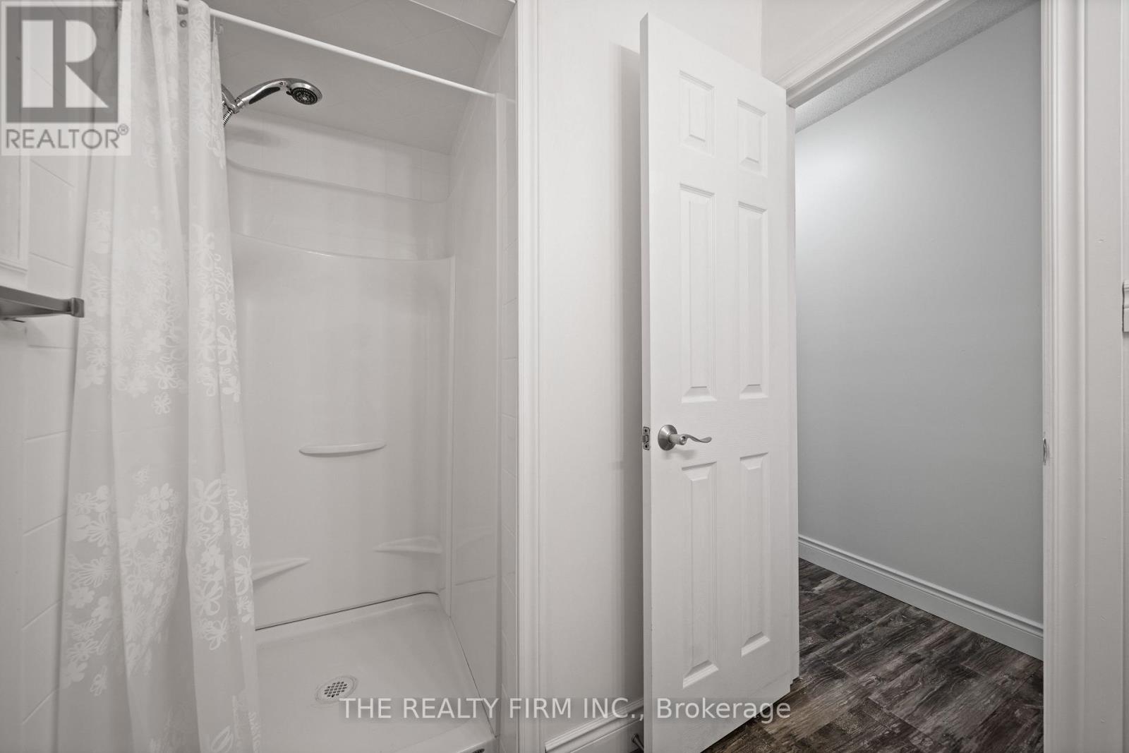 16 Classic Crescent, London East, Ontario  N5W 5T8 - Photo 31 - X12732838