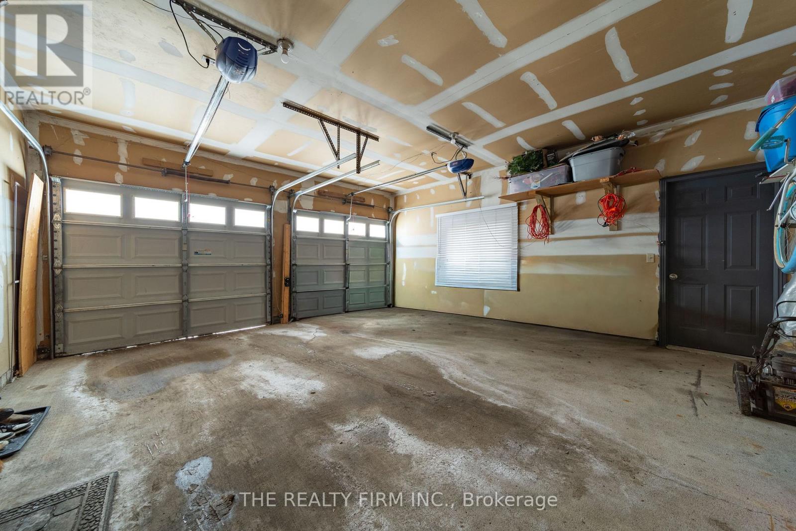 16 Classic Crescent, London East, Ontario  N5W 5T8 - Photo 34 - X12732838