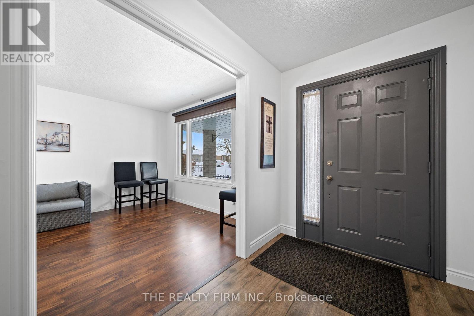 16 Classic Crescent, London East, Ontario  N5W 5T8 - Photo 5 - X12732838