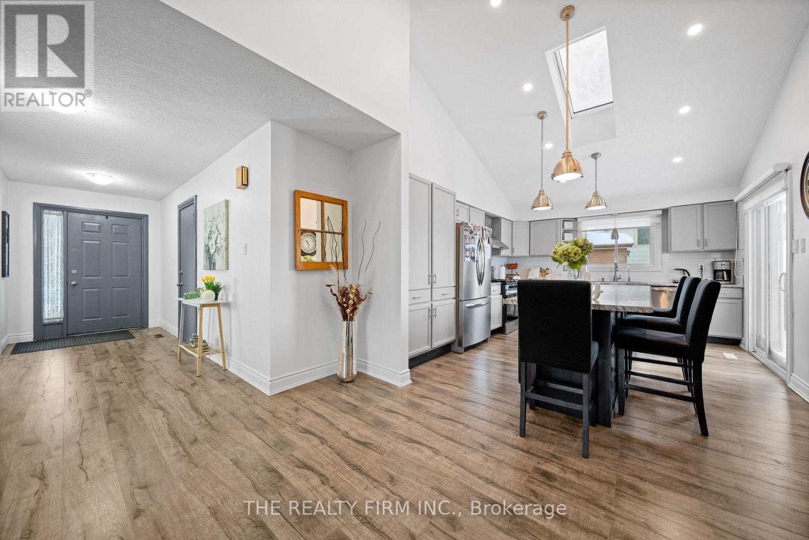 16 Classic Crescent, London East, Ontario  N5W 5T8 - Photo 7 - X12732838