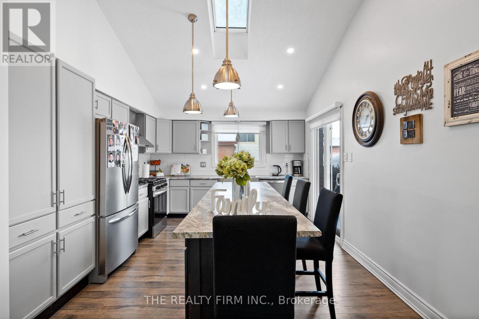 16 Classic Crescent, London East, Ontario  N5W 5T8 - Photo 8 - X12732838