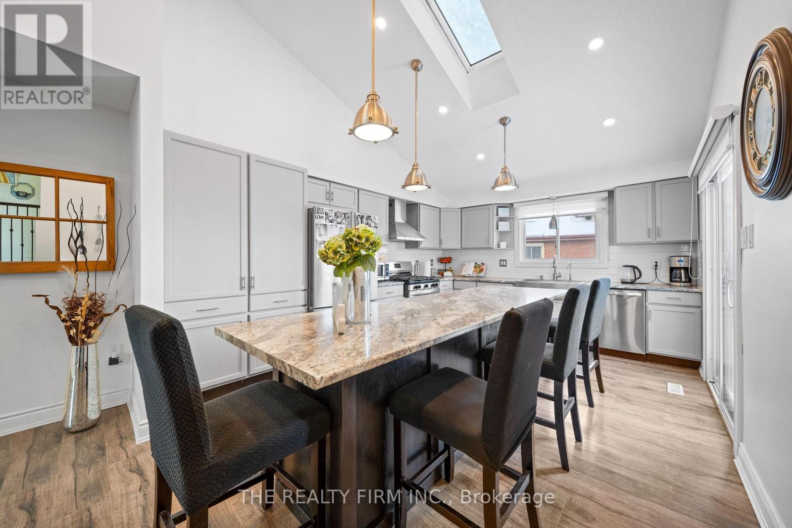 16 Classic Crescent, London East, Ontario  N5W 5T8 - Photo 9 - X12732838