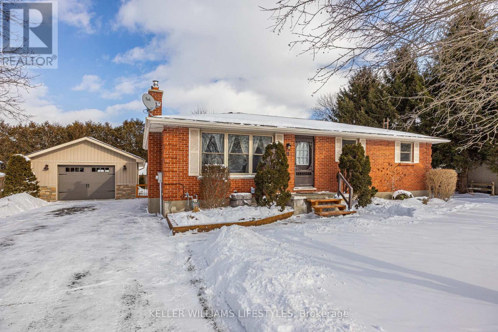 8 East Williams Street, North Middlesex, Ontario  N0M 1A0 - Photo 1 - X12732950