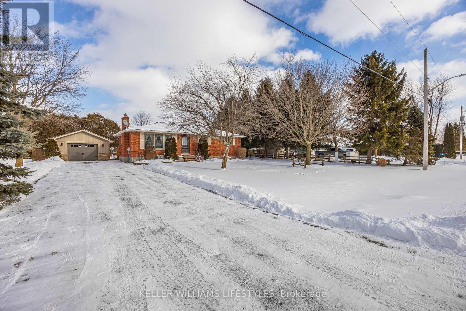 8 East Williams Street, North Middlesex, Ontario  N0M 1A0 - Photo 4 - X12732950