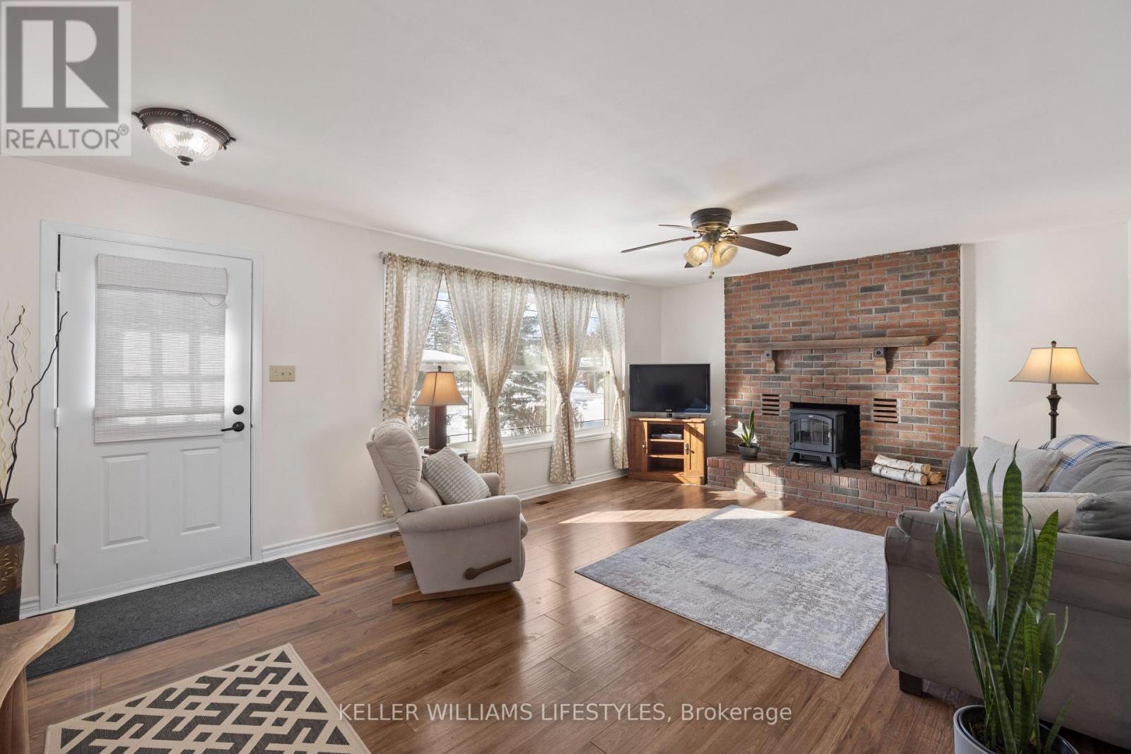 8 East Williams Street, North Middlesex, Ontario  N0M 1A0 - Photo 7 - X12732950