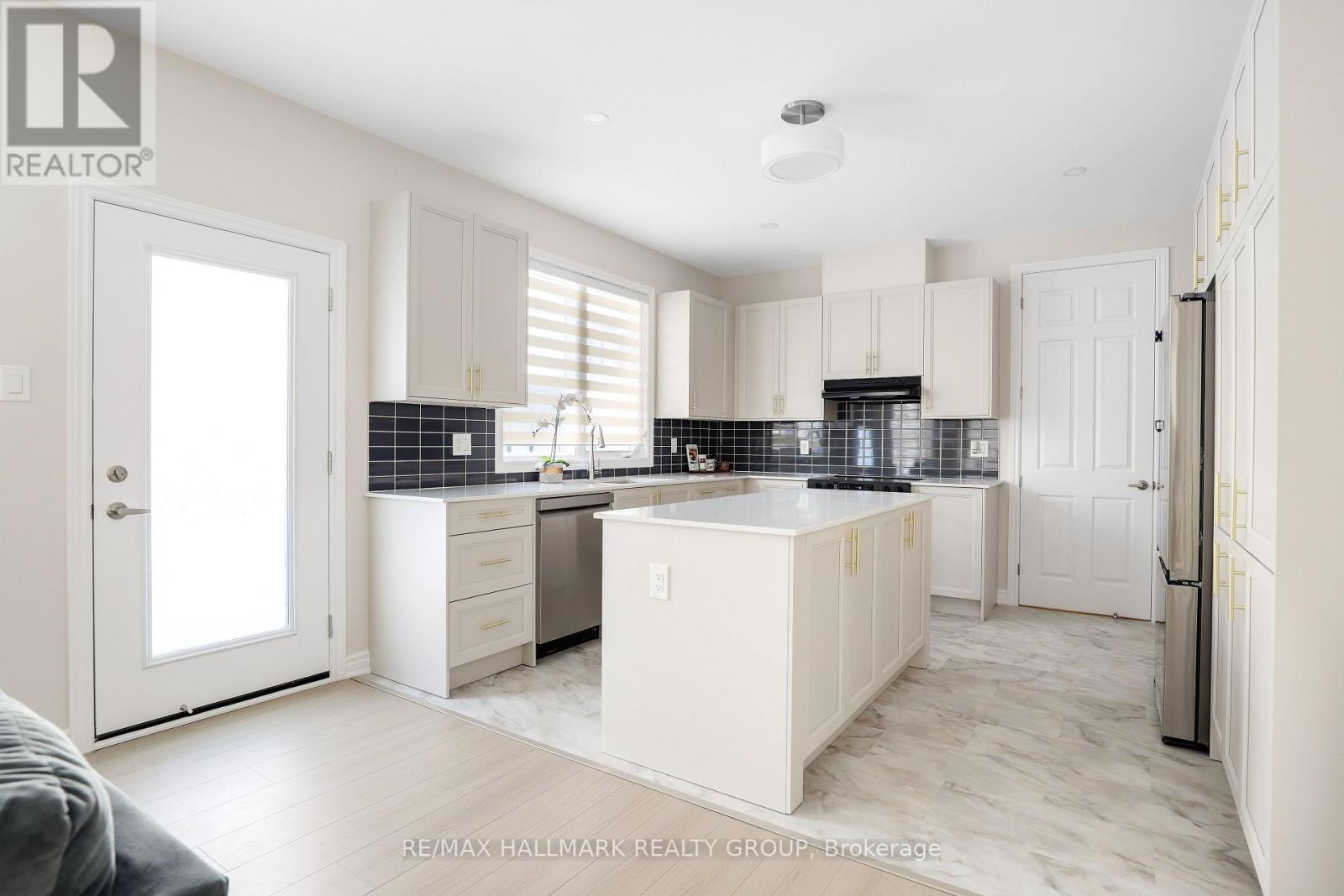 258 Sapling Grove, Ottawa, Ontario K2J 7L9 - Photo 7 - X12732956