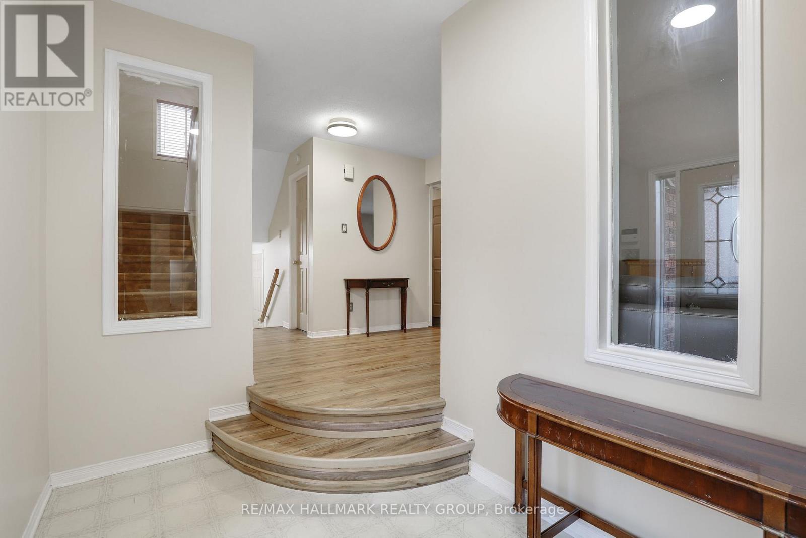 6 Robina Avenue, Ottawa, Ontario  K2H 9R3 - Photo 2 - X12732962