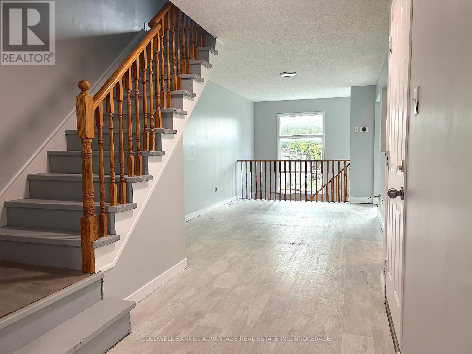 16 Cunningham Drive, Barrie (Ardagh), Ontario  L4N 8L3 - Photo 2 - S12732914