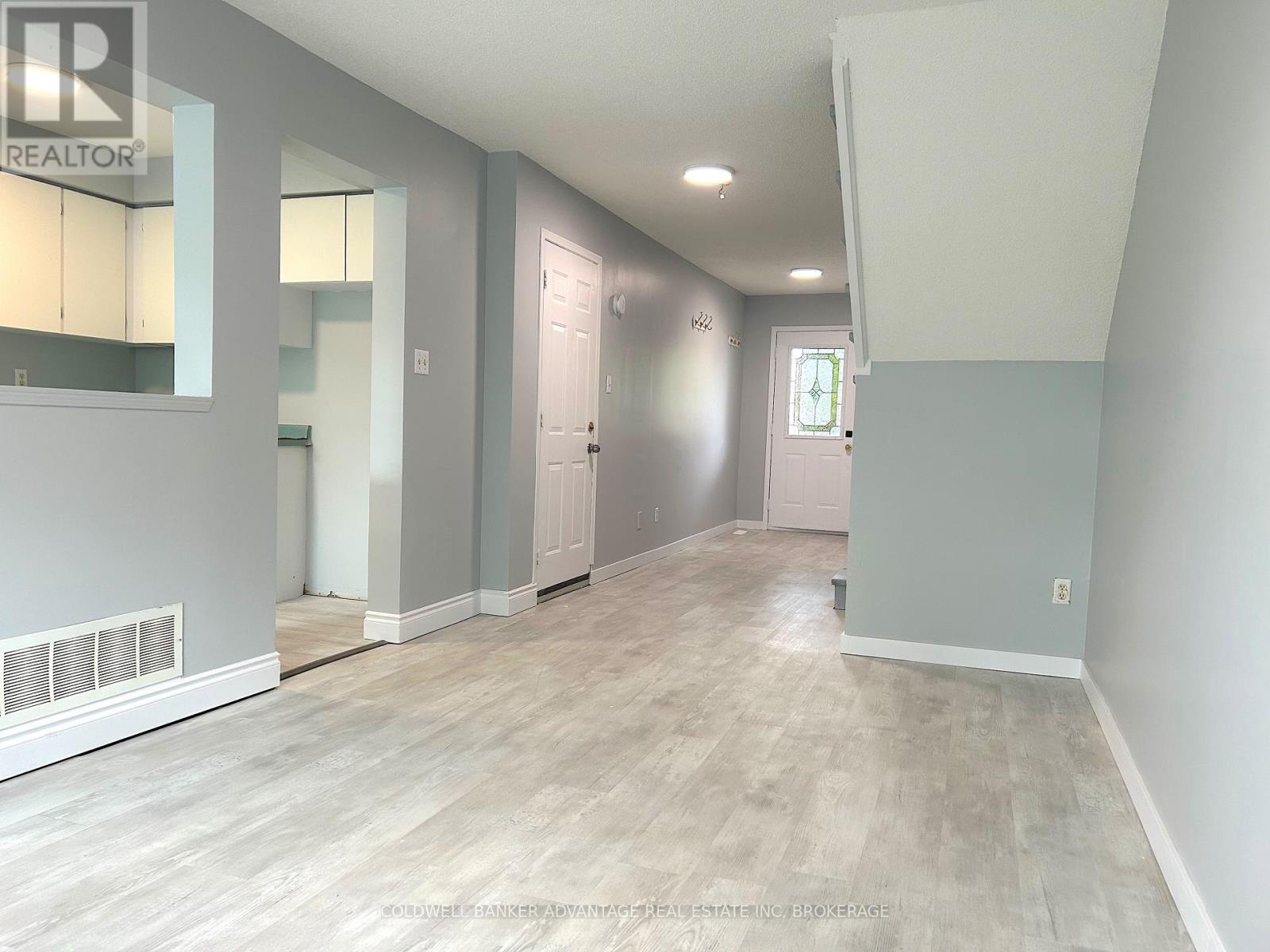 16 Cunningham Drive, Barrie (Ardagh), Ontario  L4N 8L3 - Photo 6 - S12732914