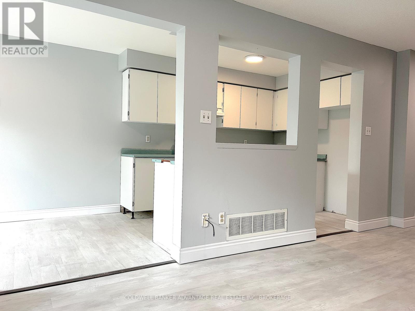 16 Cunningham Drive, Barrie (Ardagh), Ontario  L4N 8L3 - Photo 7 - S12732914