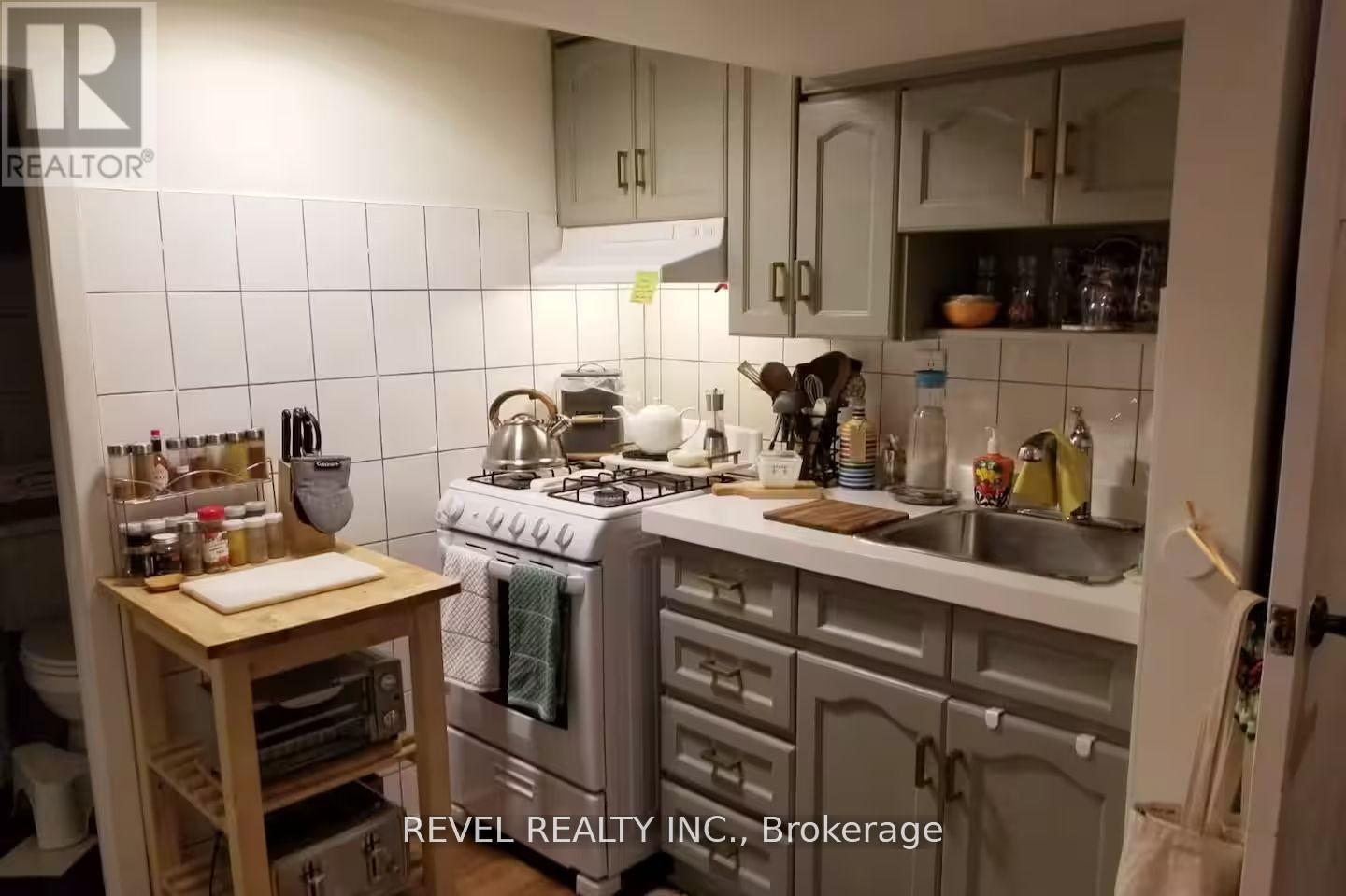 16 A Denison Bsmt Avenue, Toronto, Ontario  M5T 2M5 - Photo 12 - C12715050