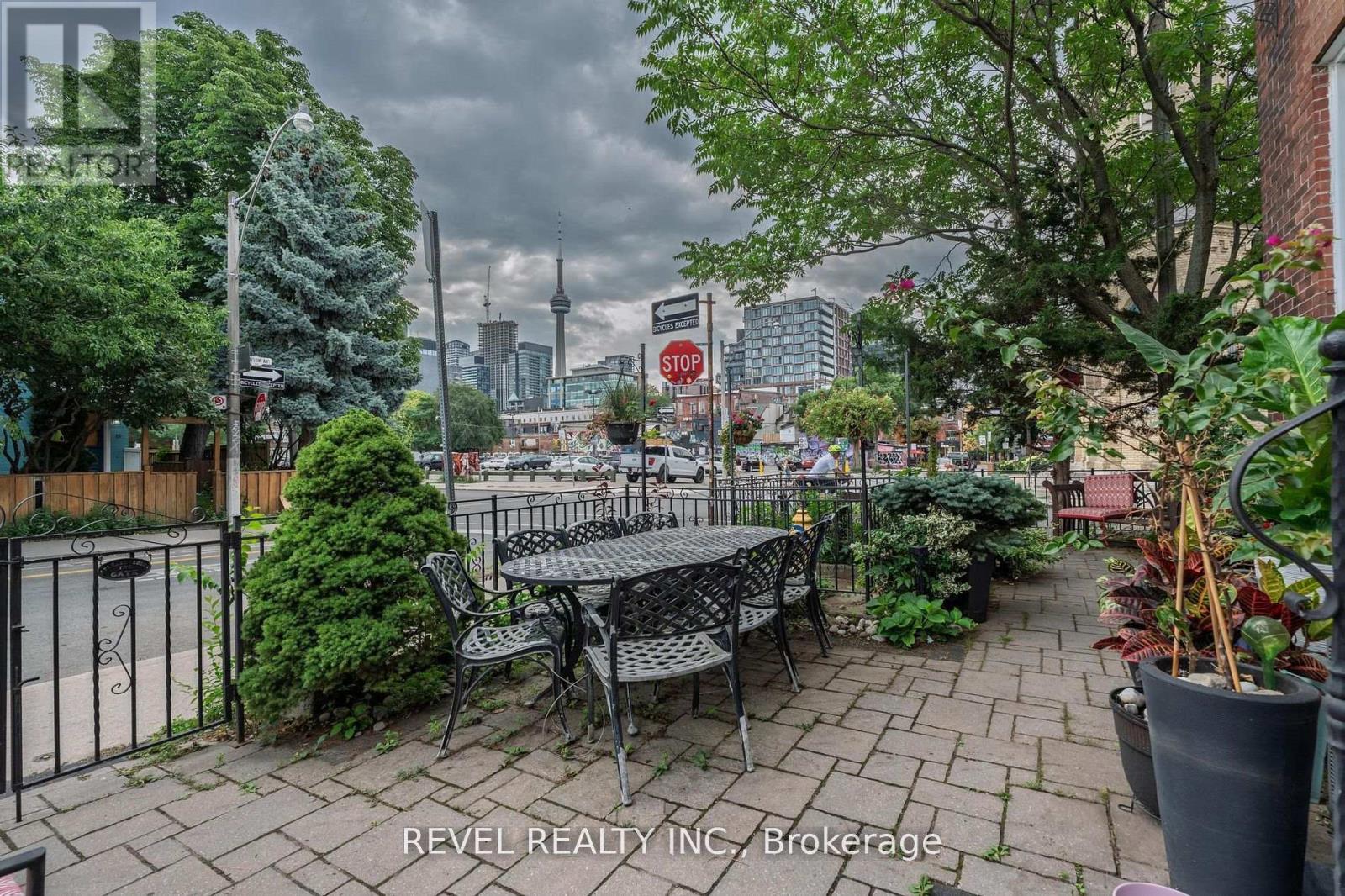 16 A Denison Bsmt Avenue, Toronto, Ontario  M5T 2M5 - Photo 3 - C12715050