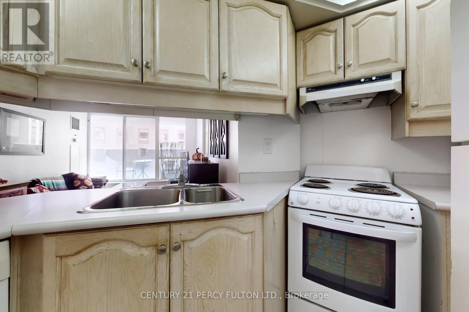 703 - 736 Bay Street, Toronto, Ontario  M5G 2M4 - Photo 23 - C12732852