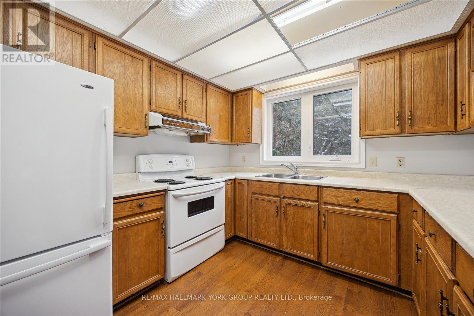 21 Pirita Road, Georgina, Ontario  L0C 1L0 - Photo 10 - N12732932