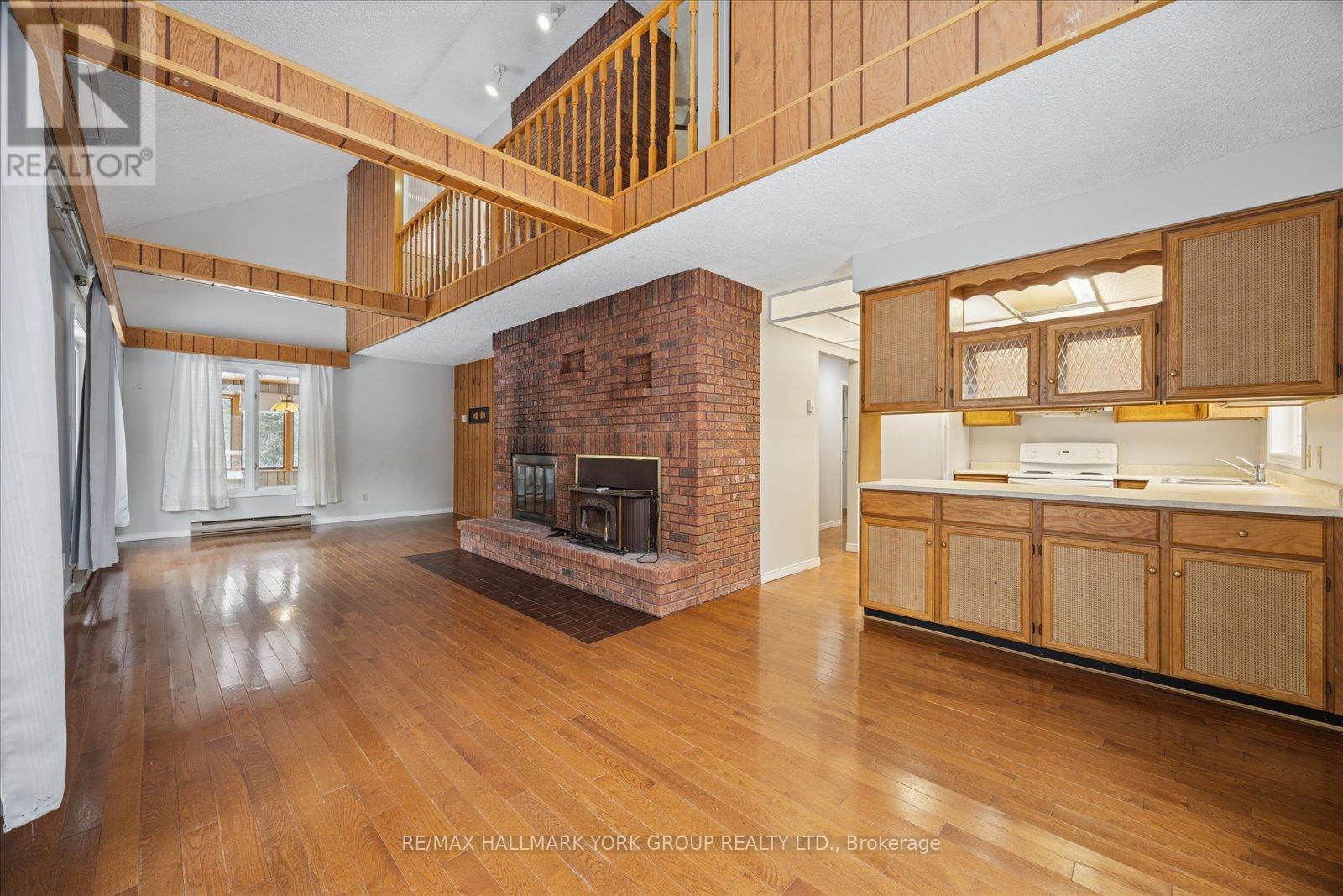 21 Pirita Road, Georgina, Ontario  L0C 1L0 - Photo 5 - N12732932