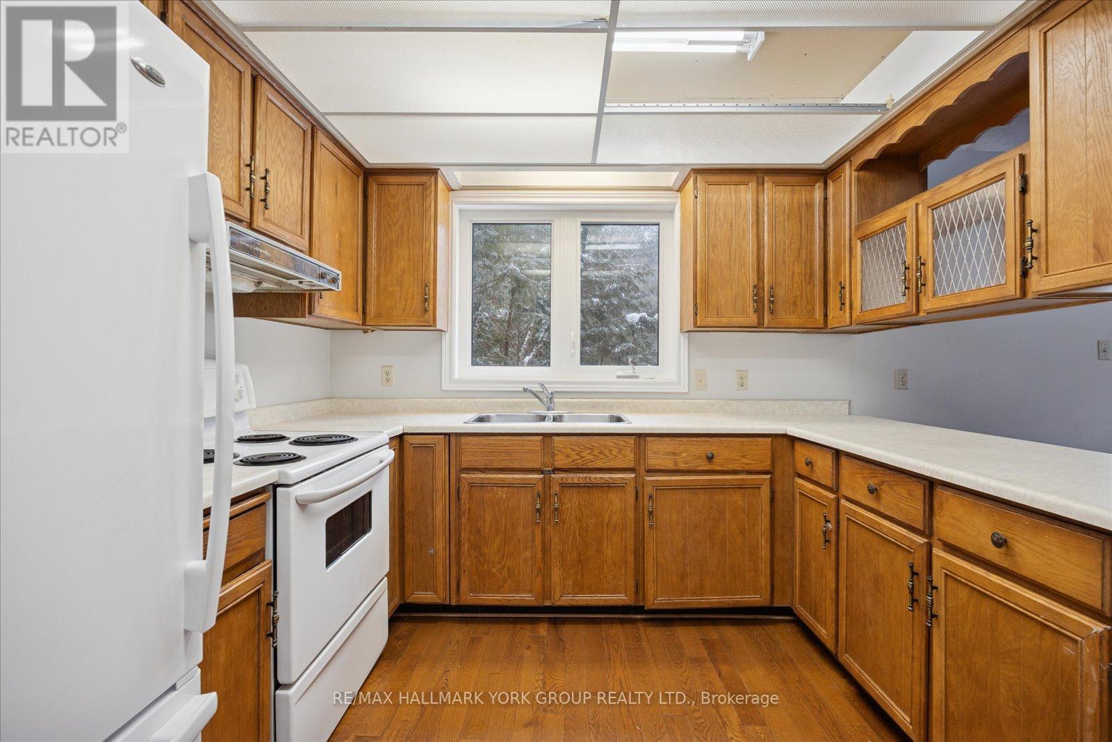 21 Pirita Road, Georgina, Ontario  L0C 1L0 - Photo 9 - N12732932