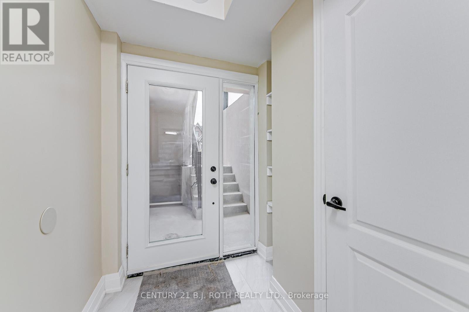 1 - 98 Peel Street, Barrie, Ontario  L4M 3K7 - Photo 2 - S12732986