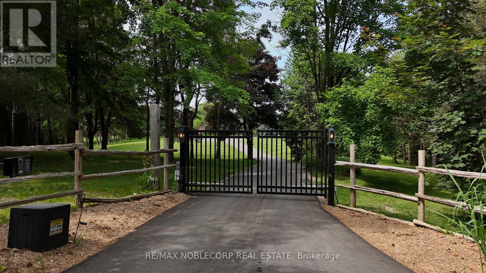 17088 Horseshoe Hill Road, Caledon, Ontario  L7C 2N6 - Photo 3 - W12732834